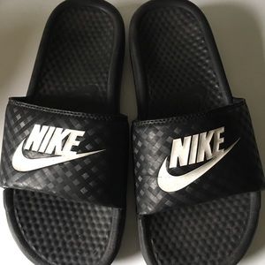Black Nike slides.